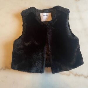 🍒2/$15 Old Navy Black Faux Fur Vest
